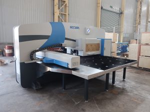 nopea CNC punssi puristin kone 30 tonnia Oi-PO cnc ohjausjärjestelmä